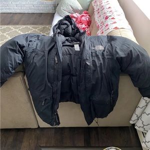 the north face jacket men.

Size large

Goose down